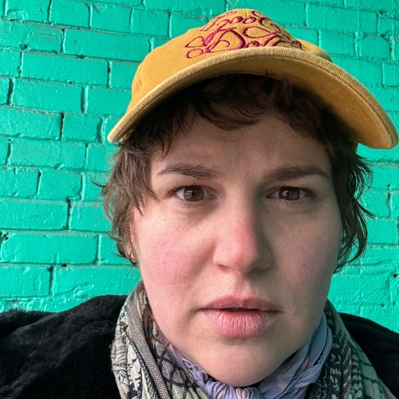 Meet your Posher, Chloe - Picture 2 of 3